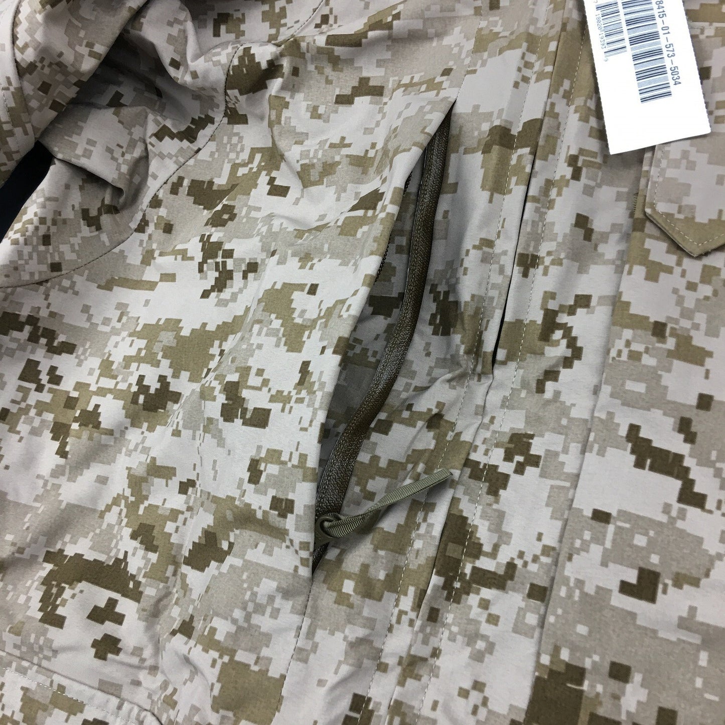 NEW US NAVY NWU Type II  AOR1 desert Goretex parka size LR  Large Regular
