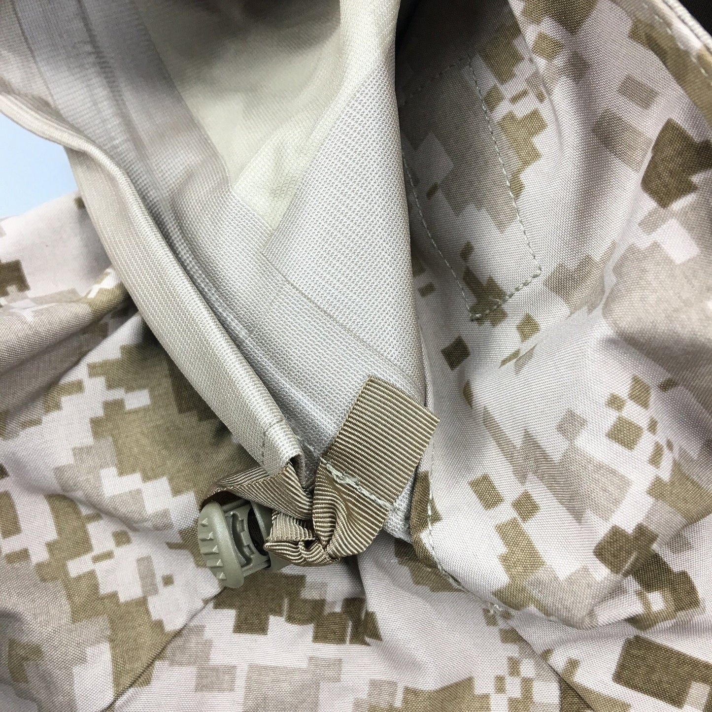 NEW US NAVY NWU Type II  AOR1 desert Goretex parka size LR  Large Regular